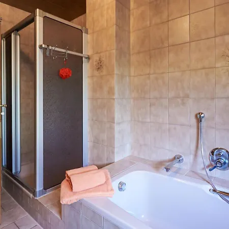 아파트 Flat With Sauna Covered Terrace Garden And Tree House For Children *