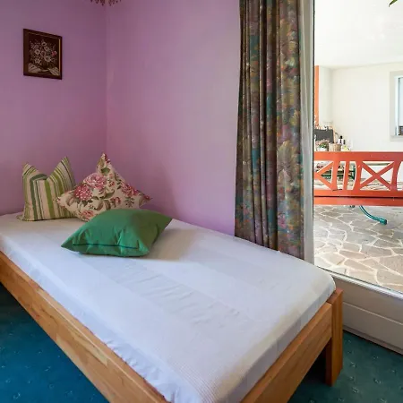 Flat With Sauna Covered Terrace Garden And Tree House For Children 아파트 잔트