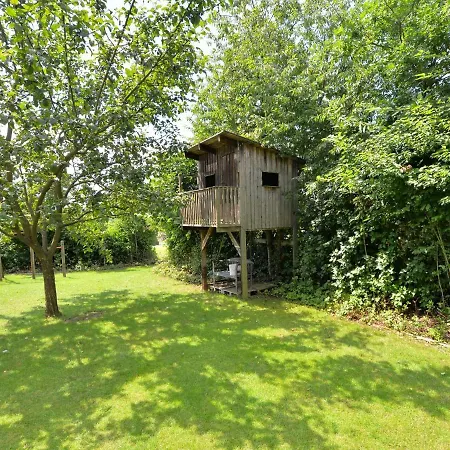 아파트 Flat With Sauna Covered Terrace Garden And Tree House For Children *