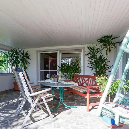 Flat With Sauna Covered Terrace Garden And Tree House For Children Appartement